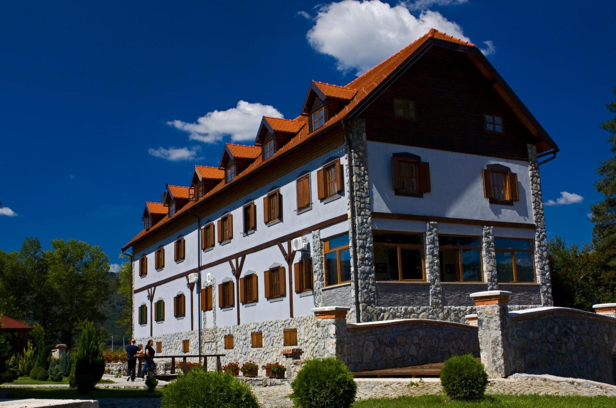 Hotel Gacka Otočac Exteriör bild