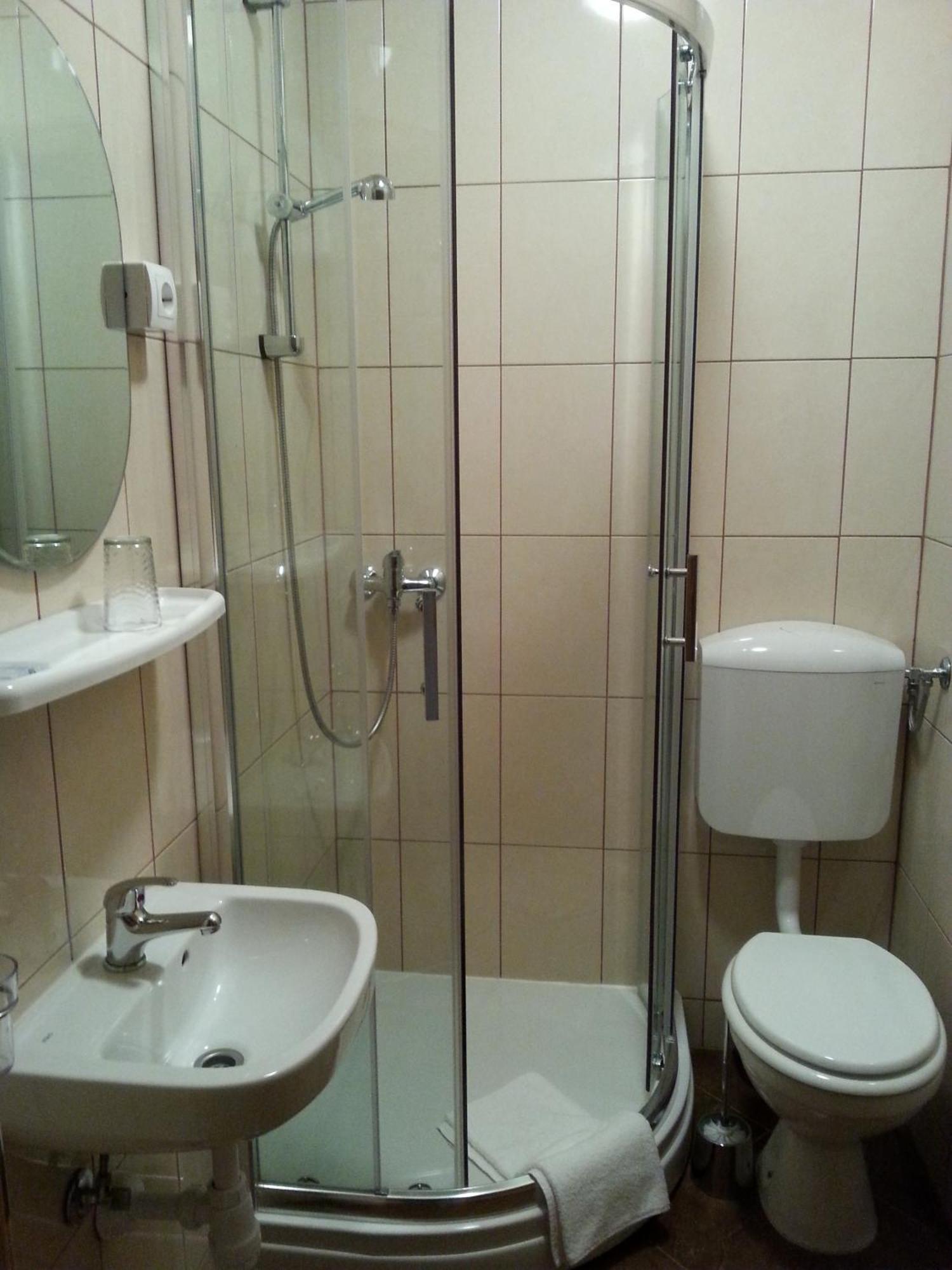 Hotel Gacka Otočac Rum bild