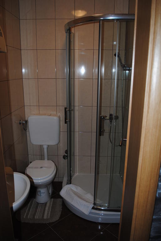 Hotel Gacka Otočac Exteriör bild