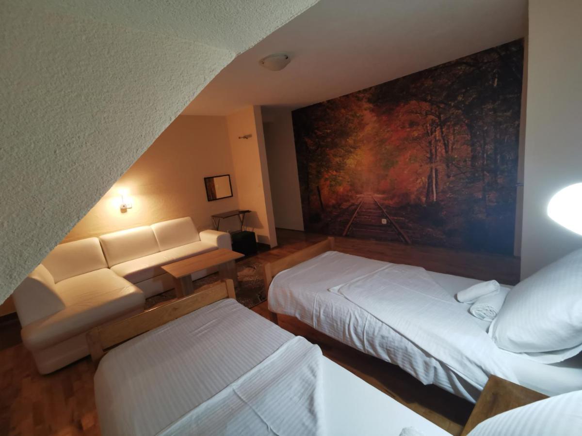 Hotel Gacka Otočac Exteriör bild